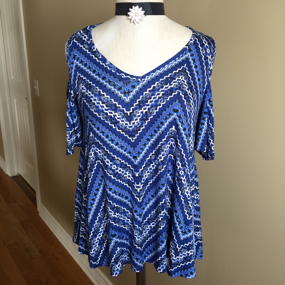 Bobeau Cold shoulder top
